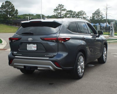 2025 Toyota Highlander Hybrid Platinum