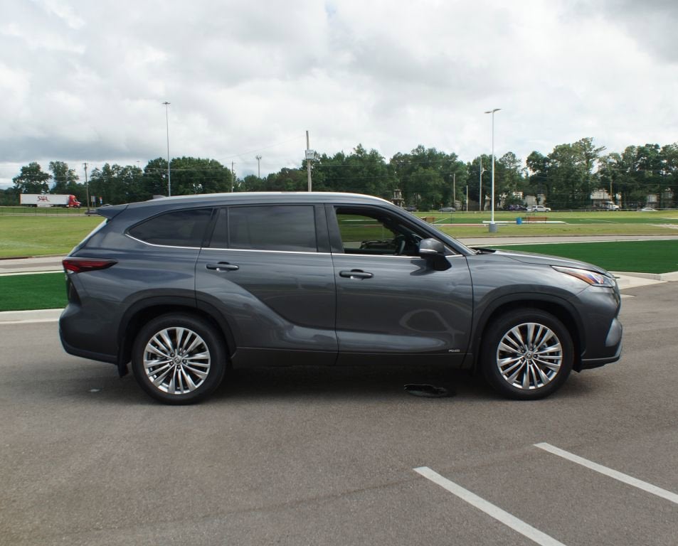 2025 Toyota Highlander Hybrid Platinum