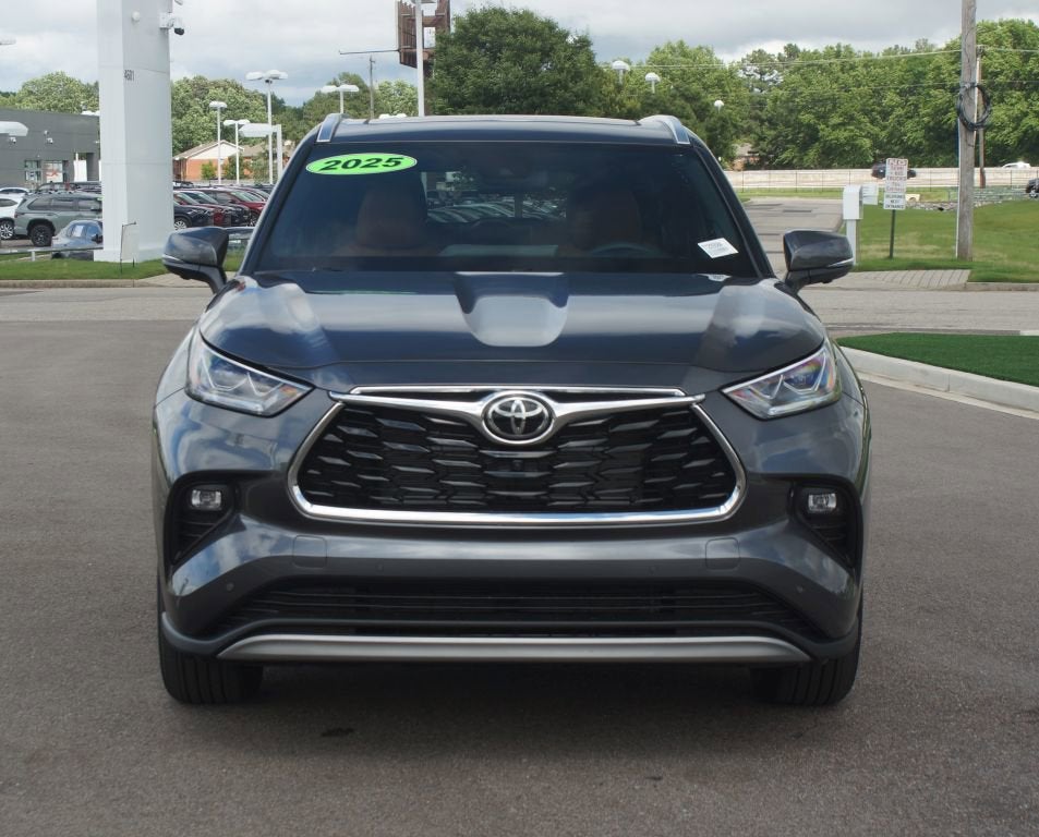 2025 Toyota Highlander Hybrid Platinum