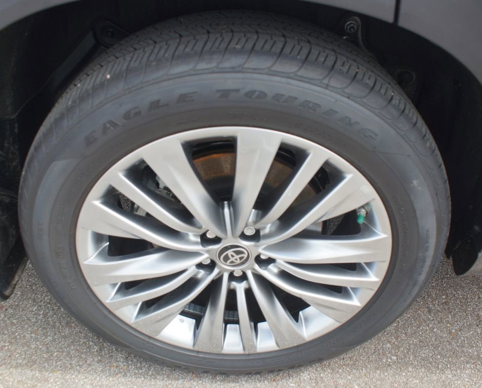 2025 Toyota Highlander Hybrid Platinum