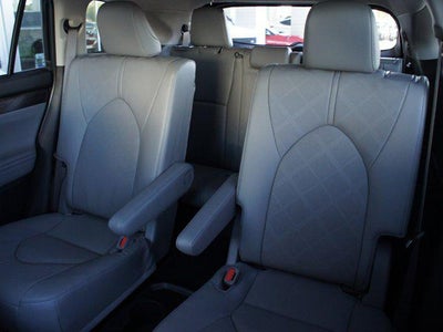 2025 Toyota Highlander Hybrid Platinum