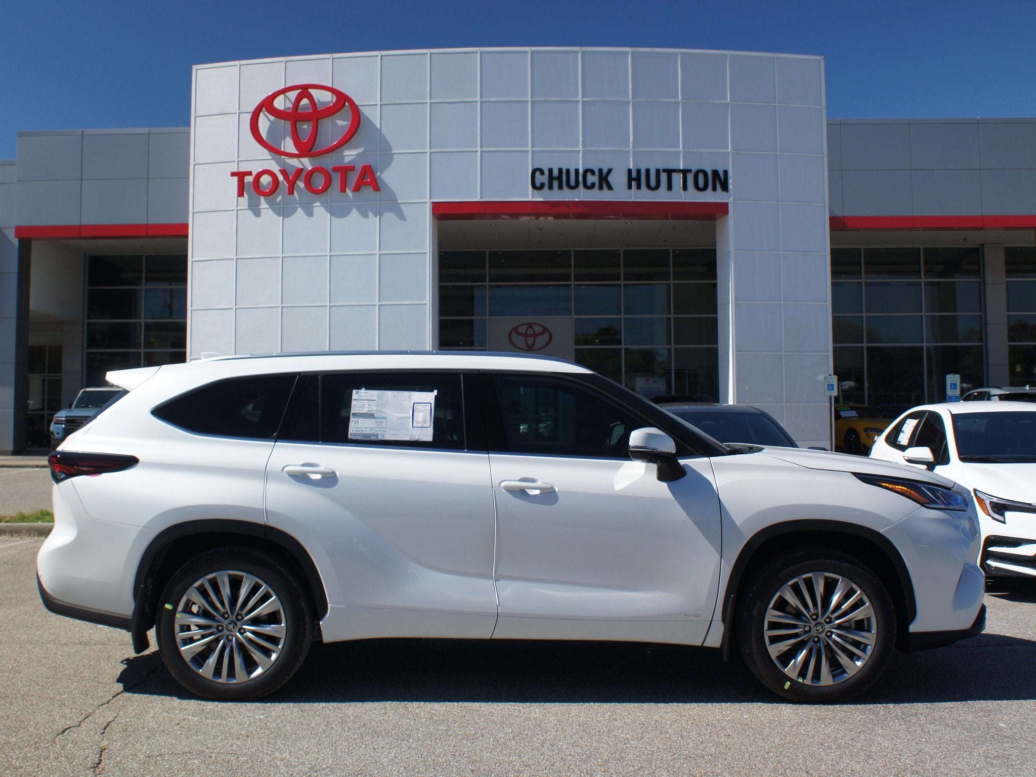 2026 Toyota Highlander Hybrid Platinum AWD's photo