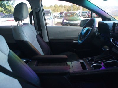 2025 Toyota Sienna Platinum