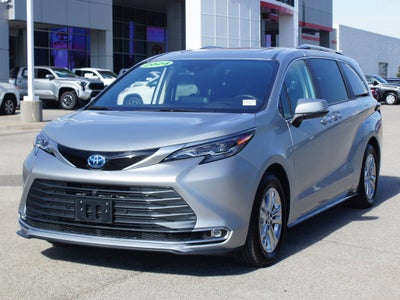 2024 Toyota Sienna Platinum