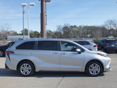 2024 Toyota Sienna Platinum