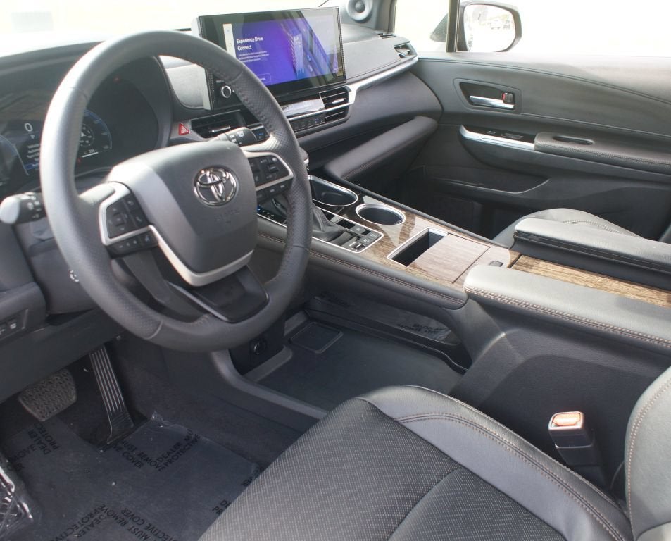2025 Toyota Sienna Platinum