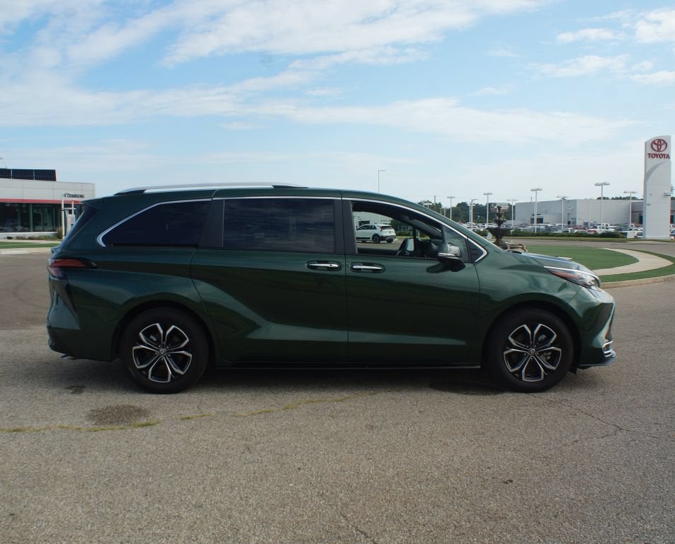 2025 Toyota Sienna Platinum
