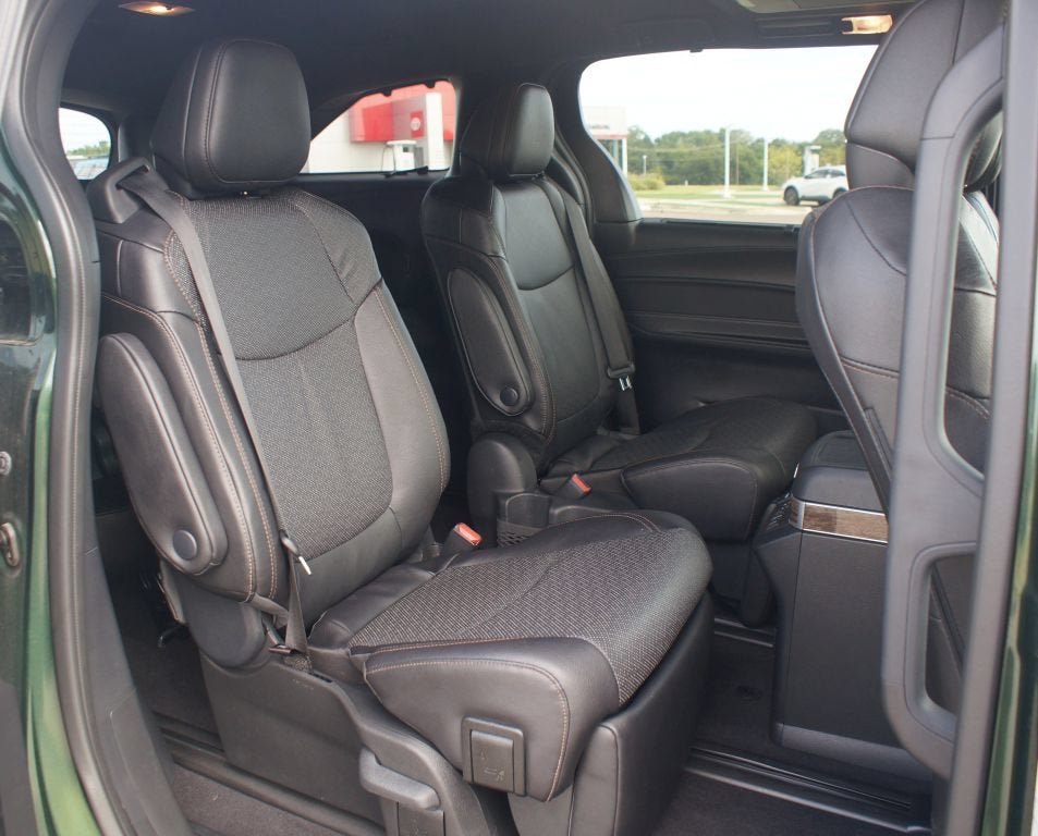 2025 Toyota Sienna Platinum