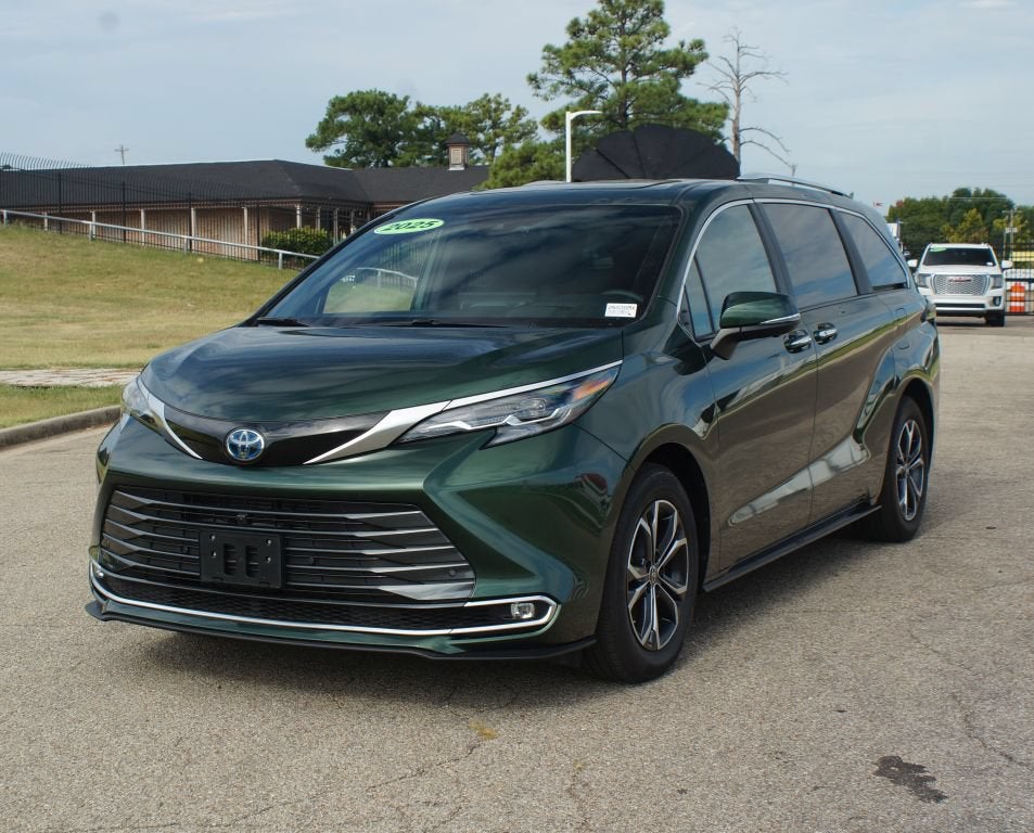 2025 Toyota Sienna Platinum