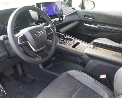 2025 Toyota Sienna Platinum