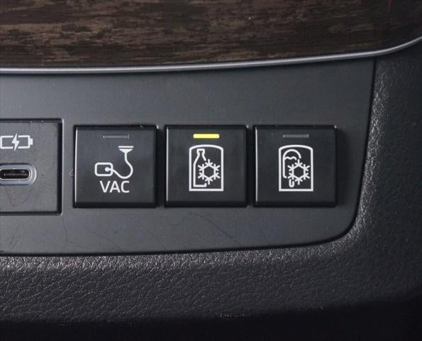 2025 Toyota Sienna Platinum