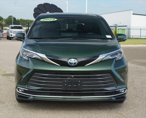 2025 Toyota Sienna Platinum