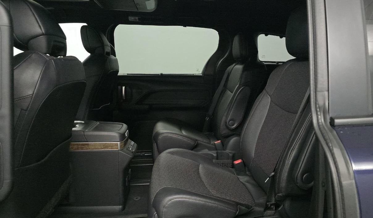 2025 Toyota Sienna Platinum