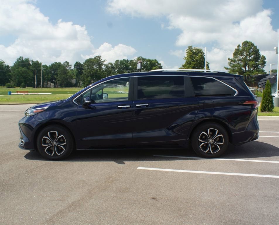 2025 Toyota Sienna Platinum