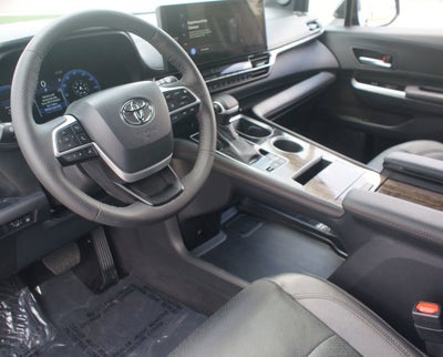 2025 Toyota Sienna Platinum