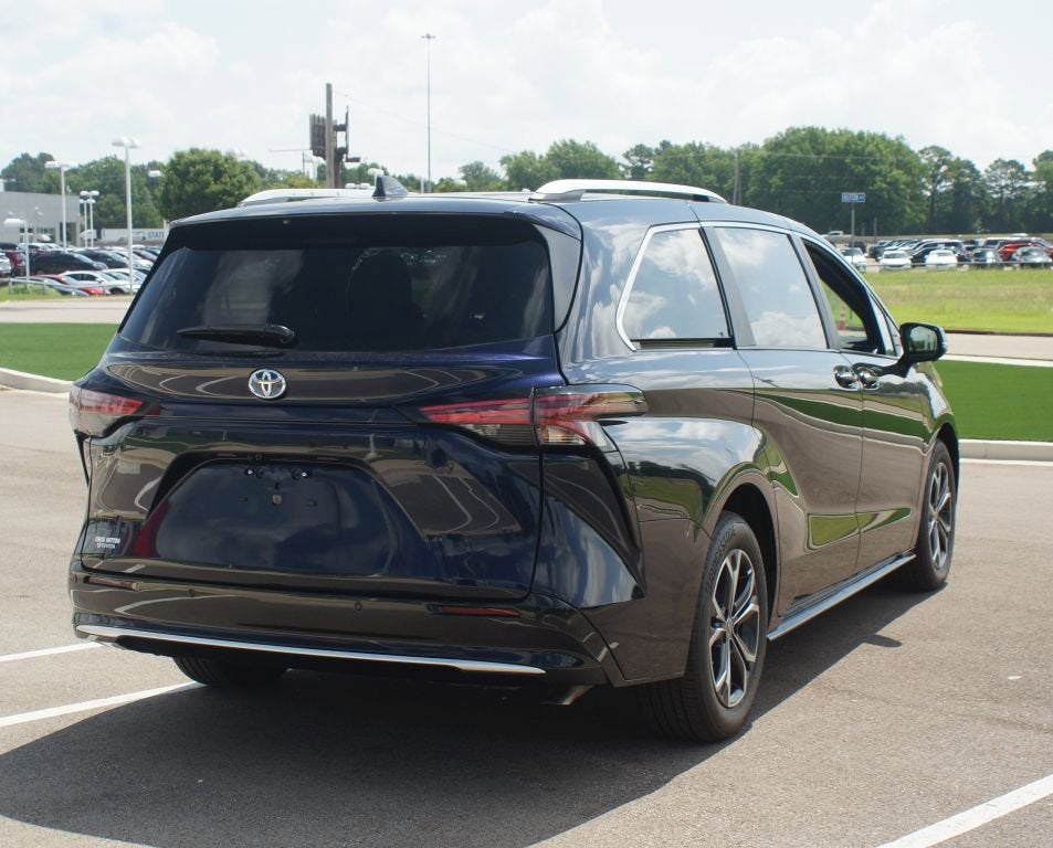 2025 Toyota Sienna Platinum