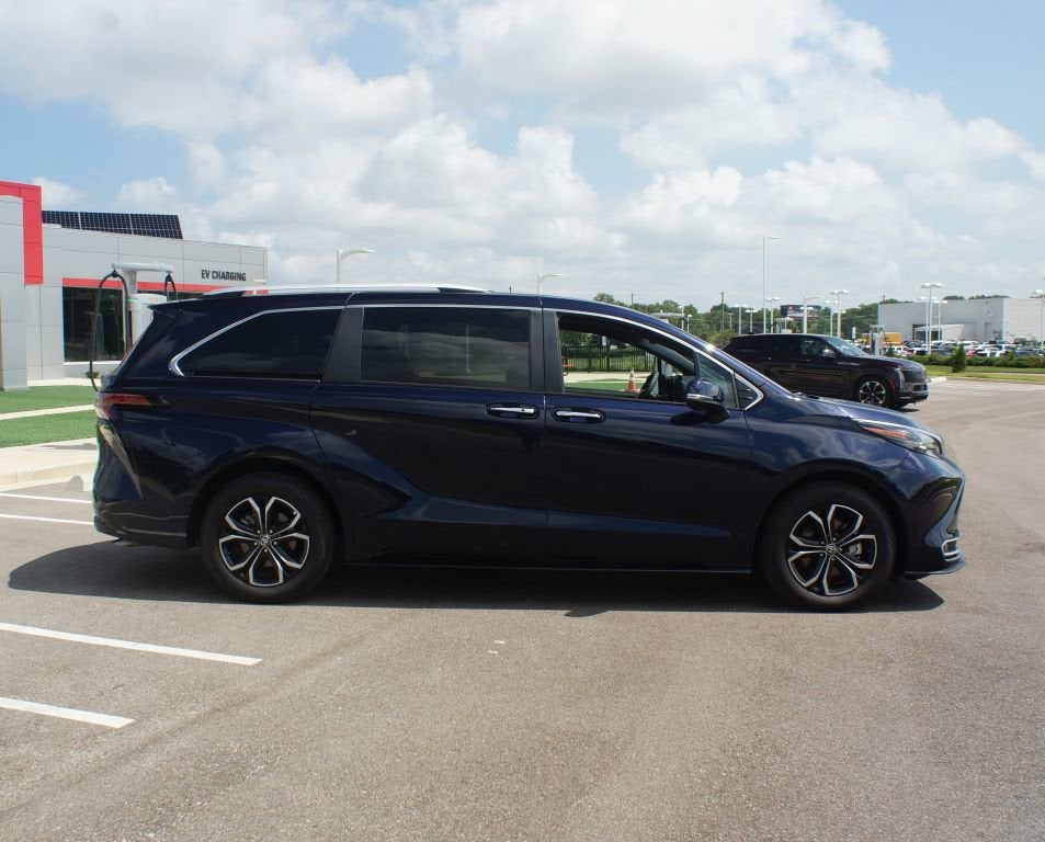 2025 Toyota Sienna Platinum