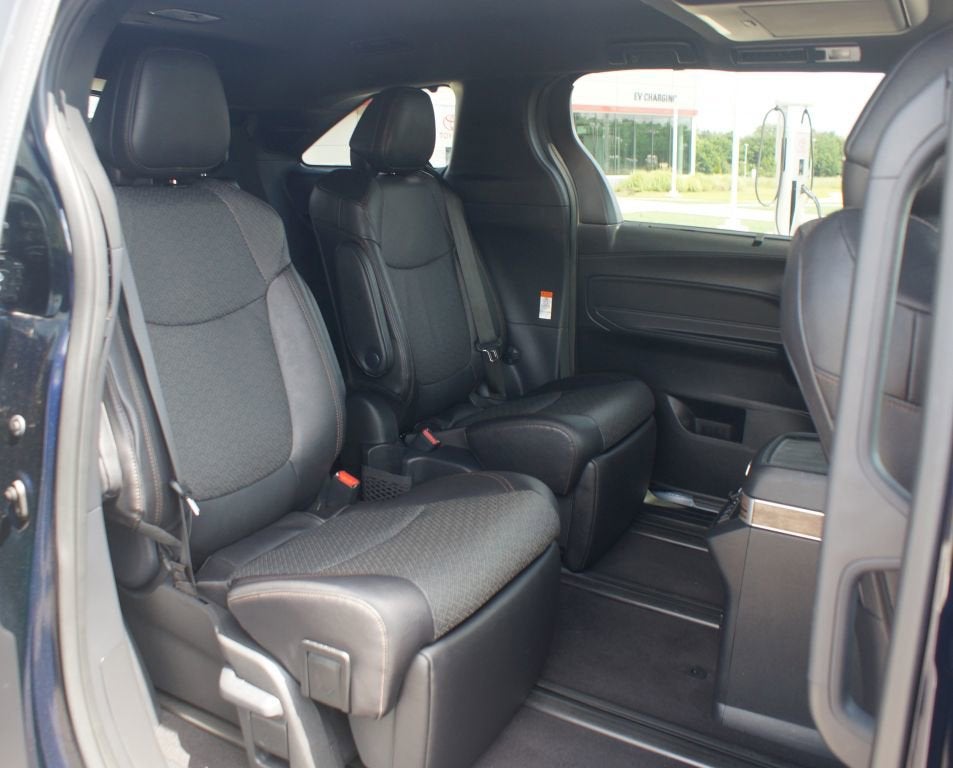 2025 Toyota Sienna Platinum