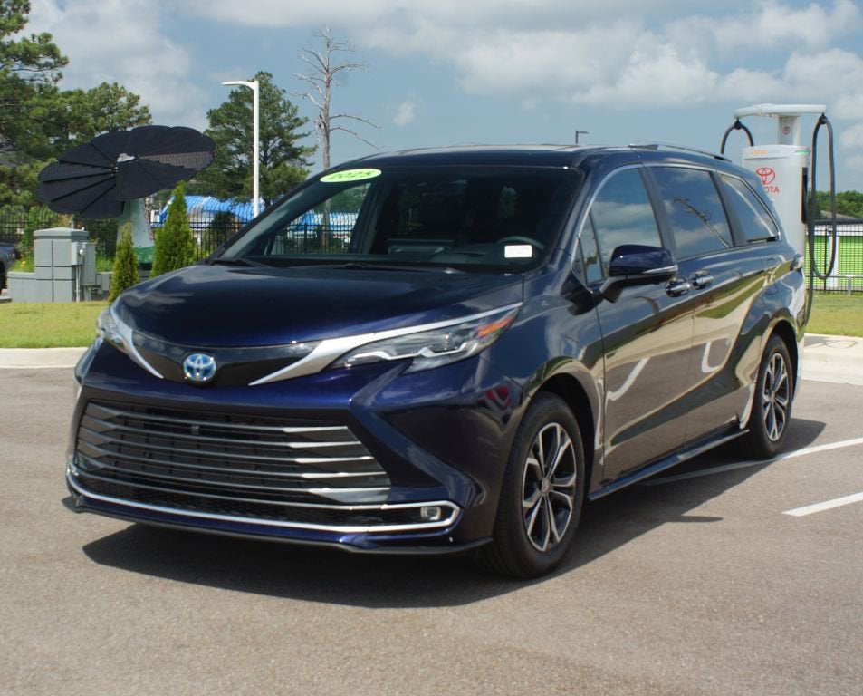 2025 Toyota Sienna Platinum
