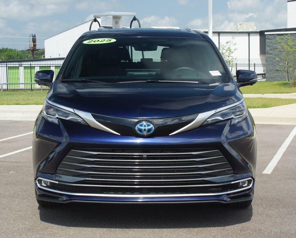2025 Toyota Sienna Platinum