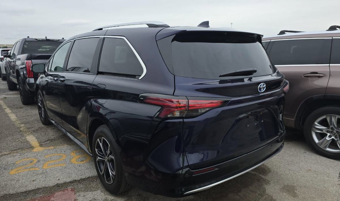 2025 Toyota Sienna Platinum