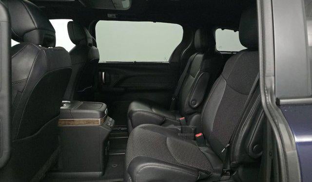 2025 Toyota Sienna Platinum