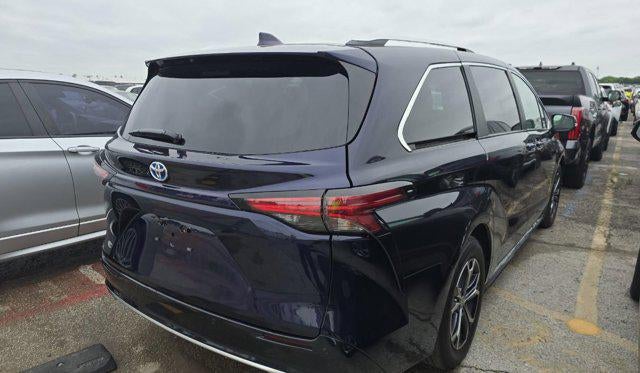 2025 Toyota Sienna Platinum