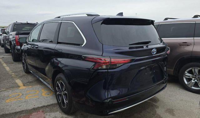 2025 Toyota Sienna Platinum