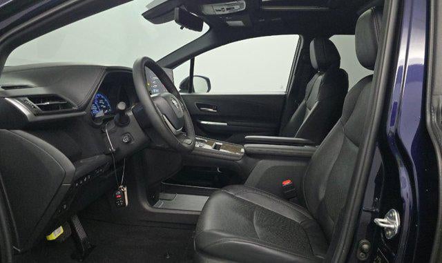 2025 Toyota Sienna Platinum
