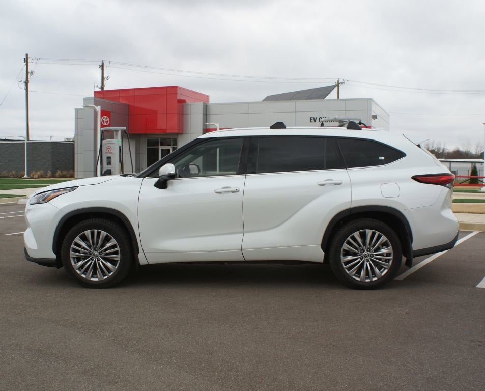 2022 Toyota Highlander Platinum