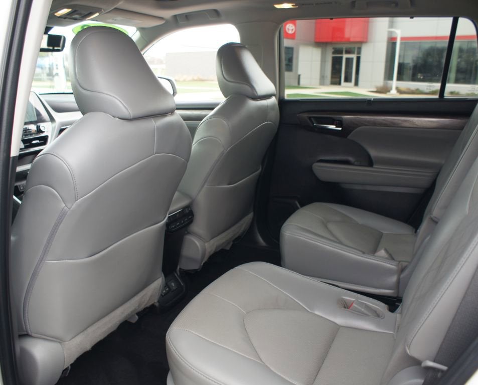 2022 Toyota Highlander Platinum