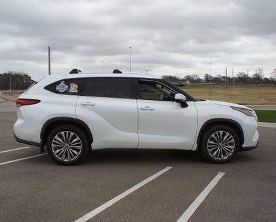 2022 Toyota Highlander Platinum