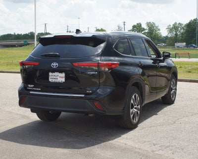 2022 Toyota Highlander Hybrid XLE