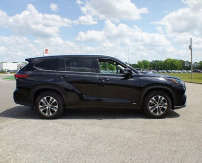 2022 Toyota Highlander Hybrid XLE