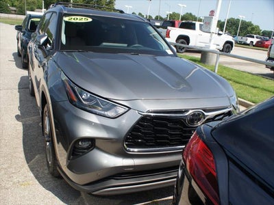 2025 Toyota Highlander Hybrid Limited 25th Edition