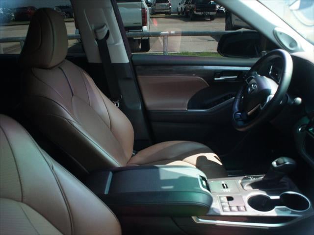 2025 Toyota Highlander Hybrid Limited 25th Edition