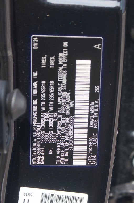 2024 Toyota Highlander LE