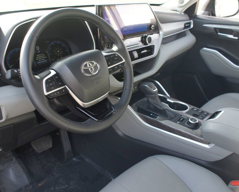 2025 Toyota Highlander Platinum