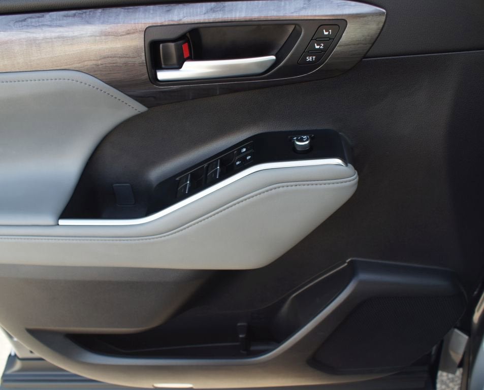 2025 Toyota Highlander Platinum