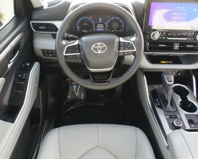 2025 Toyota Highlander Platinum