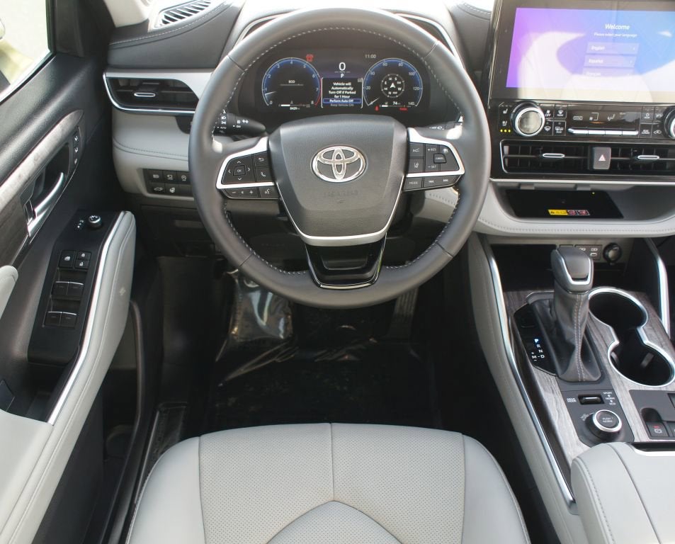 2025 Toyota Highlander Platinum