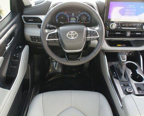 2025 Toyota Highlander Platinum