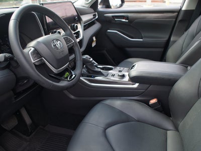 2025 Toyota Highlander Base