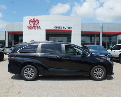 2025 Toyota Sienna LE