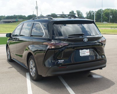 2025 Toyota Sienna LE