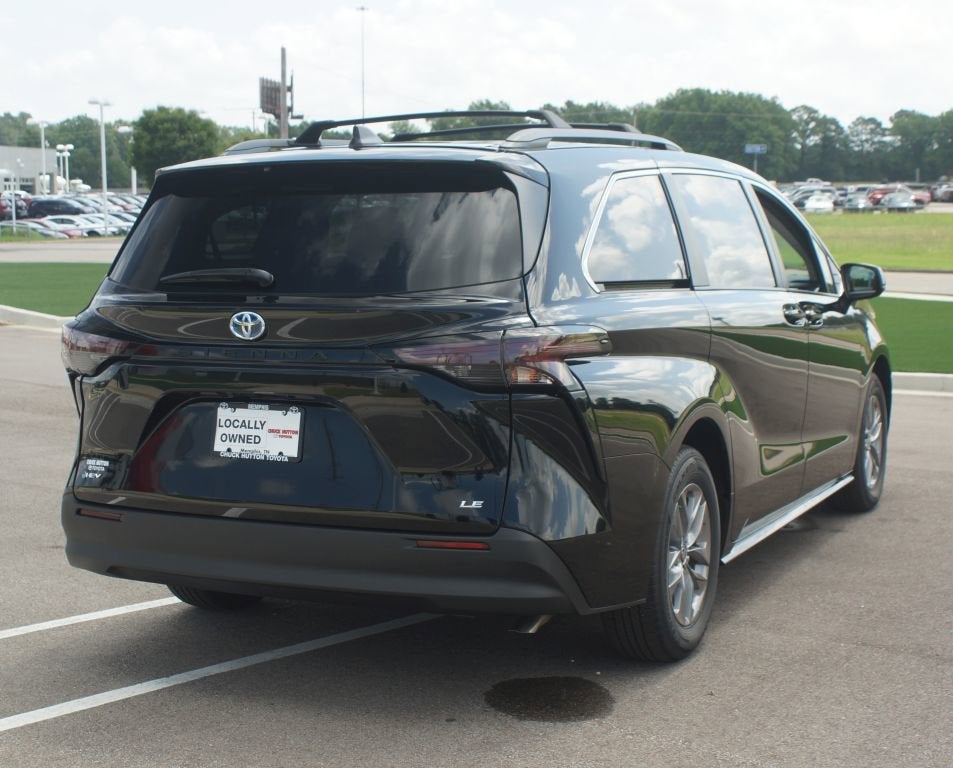 2025 Toyota Sienna LE