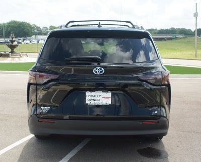 2025 Toyota Sienna LE