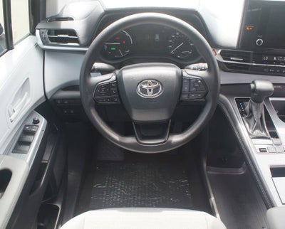 2025 Toyota Sienna LE
