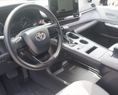 2025 Toyota Sienna LE