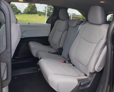 2025 Toyota Sienna LE